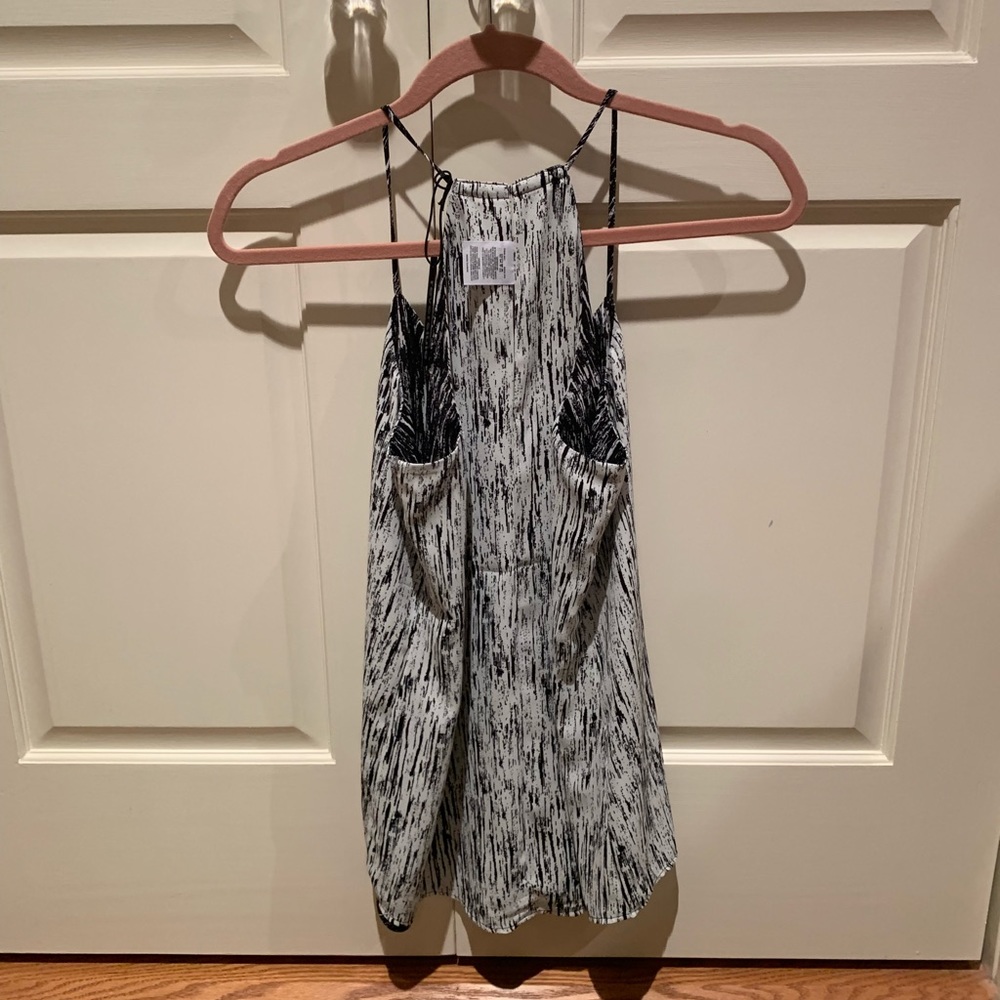Express Tank Top - Picture 3 of 8